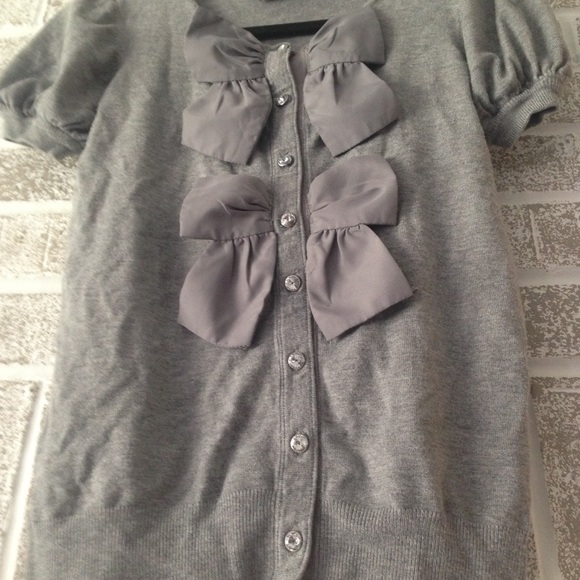 Bow Front Button Down Short Sleeve Cardigan: Gray - Picture 3 of 7